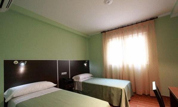 ホテル オスタル アベニダ バラハス マドリード 部屋 写真